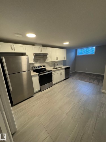 2514/2518 151A Avenue, Edmonton, AB - Indoor Photo Showing Kitchen