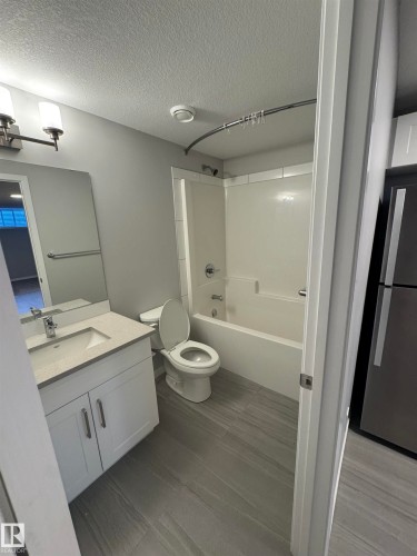2514/2518 151A Avenue, Edmonton, AB - Indoor Photo Showing Bathroom