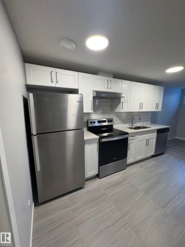 2514/2518 151A Avenue, Edmonton, AB - Indoor Photo Showing Kitchen