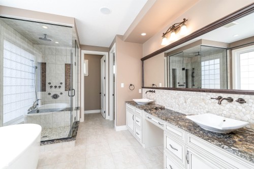 3312 Watson Bay Bay, Edmonton, AB - Indoor Photo Showing Bathroom