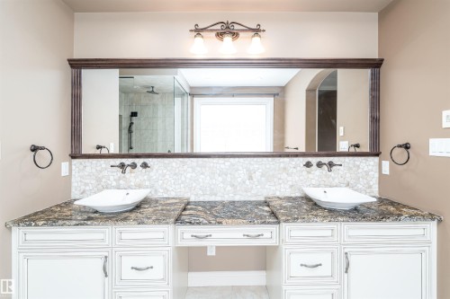3312 Watson Bay Bay, Edmonton, AB - Indoor Photo Showing Bathroom