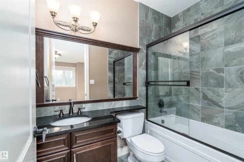 3312 Watson Bay Bay, Edmonton, AB - Indoor Photo Showing Bathroom