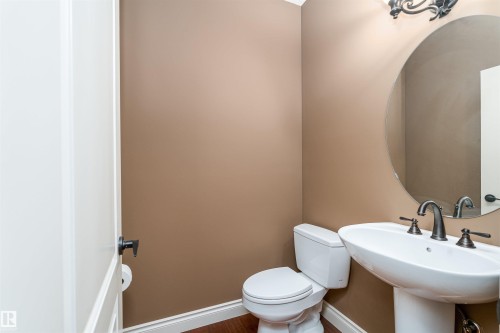 3312 Watson Bay Bay, Edmonton, AB - Indoor Photo Showing Bathroom