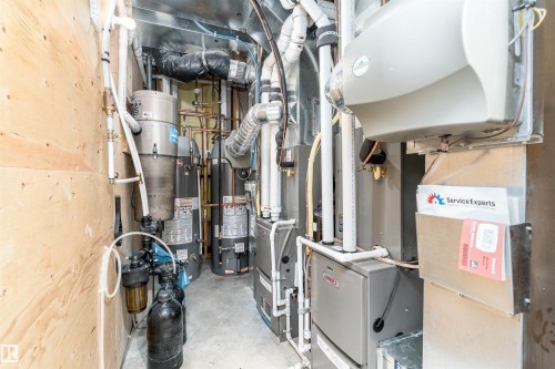 3312 Watson Bay Bay, Edmonton, AB - Indoor Photo Showing Basement