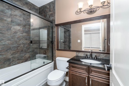 3312 Watson Bay Bay, Edmonton, AB - Indoor Photo Showing Bathroom