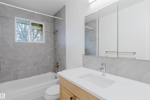 8311 160 Street, Edmonton, AB - Indoor Photo Showing Bathroom