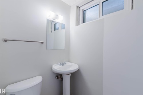 8311 160 Street, Edmonton, AB - Indoor Photo Showing Bathroom