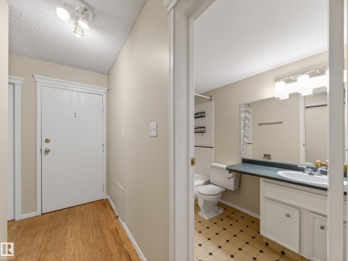 204 10731 84 Avenue, Edmonton, AB - Indoor Photo Showing Bathroom