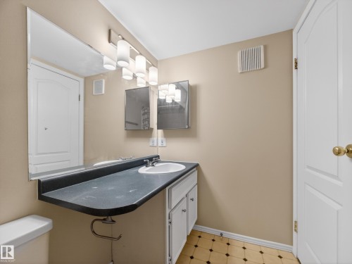 204 10731 84 Avenue, Edmonton, AB - Indoor Photo Showing Bathroom