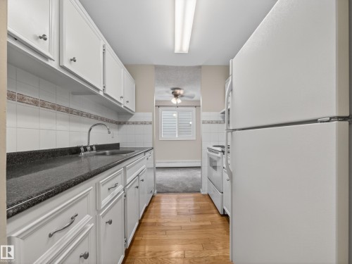 204 10731 84 Avenue, Edmonton, AB - Indoor Photo Showing Kitchen