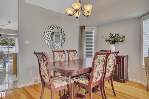 117 Hollick-Kenyon Way, Edmonton, AB - Indoor Photo Showing Dining Room