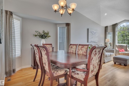117 Hollick-Kenyon Way, Edmonton, AB - Indoor Photo Showing Dining Room