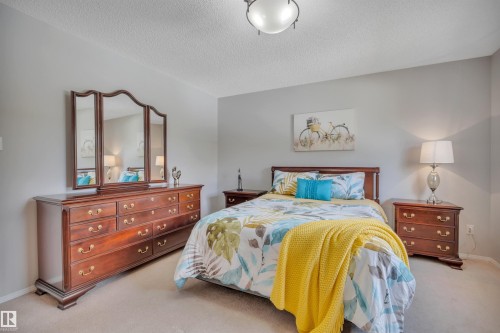 117 Hollick-Kenyon Way, Edmonton, AB - Indoor Photo Showing Bedroom