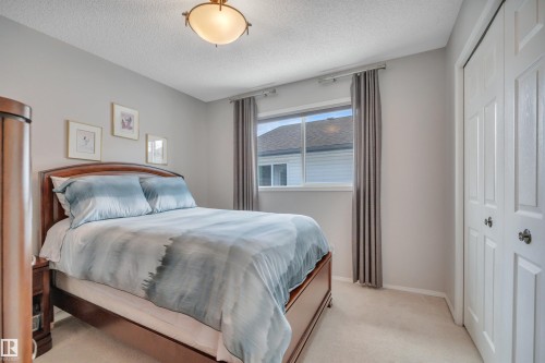 117 Hollick-Kenyon Way, Edmonton, AB - Indoor Photo Showing Bedroom