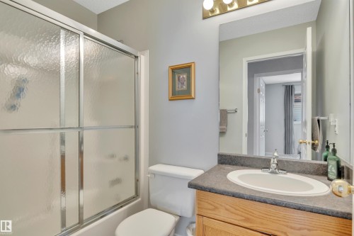 117 Hollick-Kenyon Way, Edmonton, AB - Indoor Photo Showing Bathroom