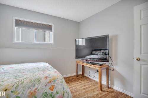 117 Hollick-Kenyon Way, Edmonton, AB - Indoor Photo Showing Bedroom