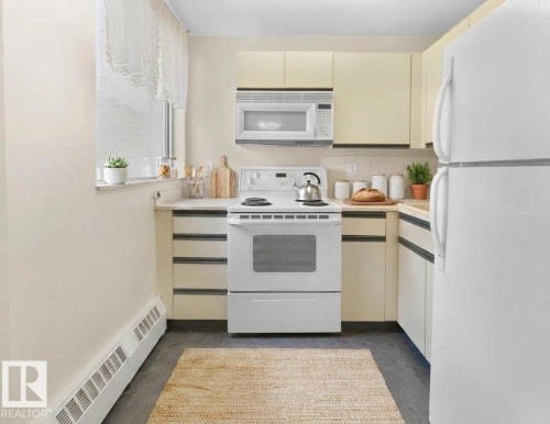 201 11826 100 Avenue, Edmonton, AB - Indoor Photo Showing Kitchen