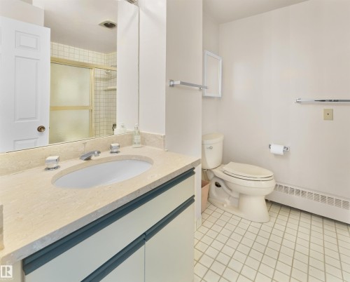 201 11826 100 Avenue, Edmonton, AB - Indoor Photo Showing Bathroom