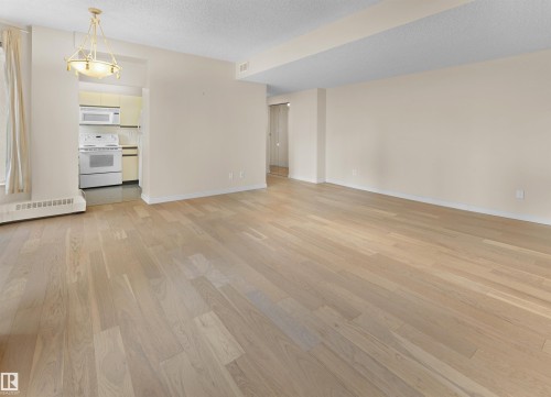 201 11826 100 Avenue, Edmonton, AB - Indoor Photo Showing Other Room