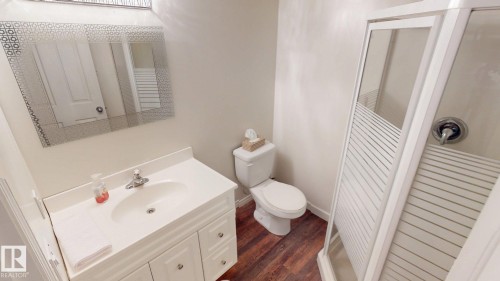 9650 86 Street, Edmonton, AB - Indoor Photo Showing Bathroom