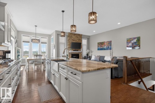 4232 8 Street, Edmonton, AB - Indoor Photo Showing Kitchen With Upgraded Kitchen