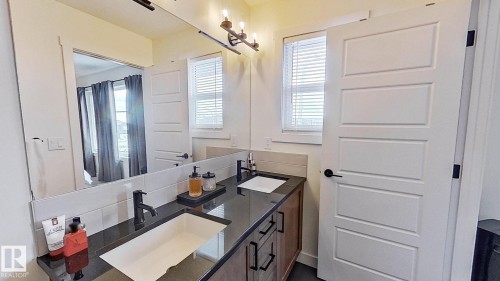 37 Emberside Link, Cochrane, AB - Indoor Photo Showing Bathroom