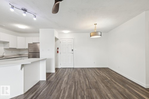 411 9010 106 Avenue, Edmonton, AB - Indoor Photo Showing Kitchen