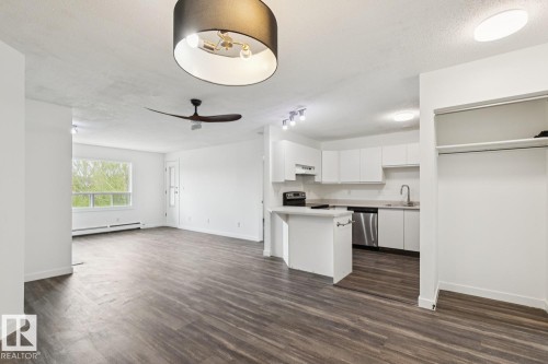 411 9010 106 Avenue, Edmonton, AB - Indoor Photo Showing Kitchen