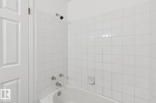 411 9010 106 Avenue, Edmonton, AB - Indoor Photo Showing Bathroom