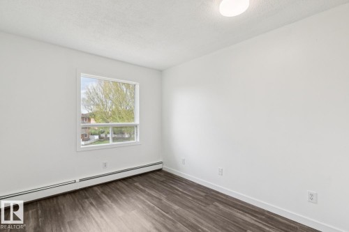 411 9010 106 Avenue, Edmonton, AB - Indoor Photo Showing Other Room