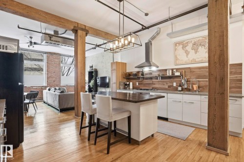 102 10249 104 Street, Edmonton, AB - Indoor
