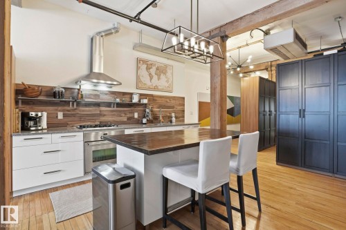 102 10249 104 Street, Edmonton, AB - Indoor