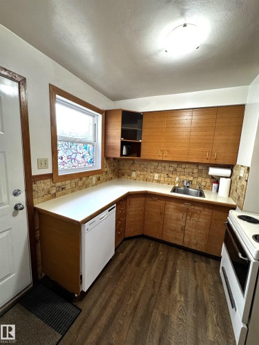 9015 91 Street, Edmonton, AB - Indoor Photo Showing Kitchen