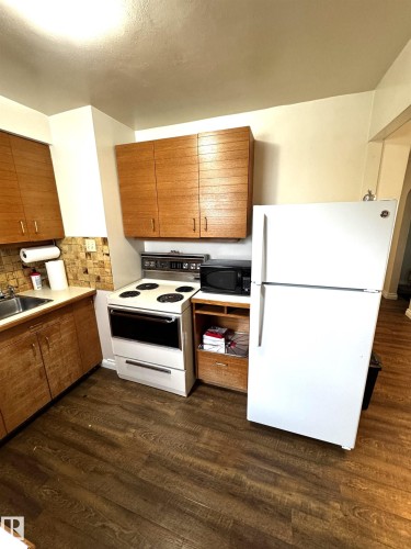 9015 91 Street, Edmonton, AB - Indoor Photo Showing Kitchen