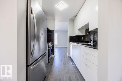 113 Abbottsfield Road, Edmonton, AB - Indoor Photo Showing Kitchen