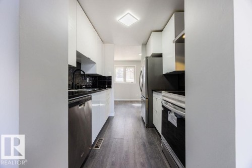 113 Abbottsfield Road, Edmonton, AB - Indoor Photo Showing Kitchen