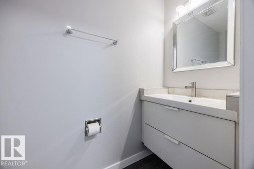 113 Abbottsfield Road, Edmonton, AB - Indoor Photo Showing Bathroom