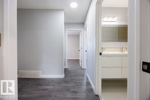113 Abbottsfield Road, Edmonton, AB - Indoor