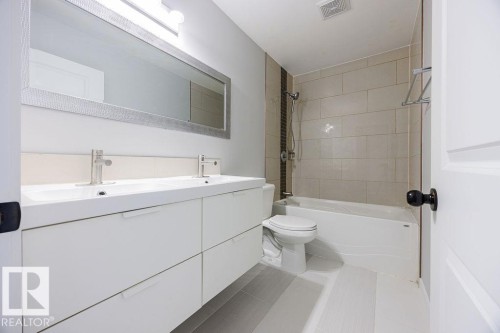 113 Abbottsfield Road, Edmonton, AB - Indoor Photo Showing Bathroom