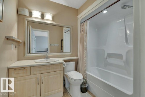 10632 180 Avenue, Edmonton, AB - Indoor Photo Showing Bathroom