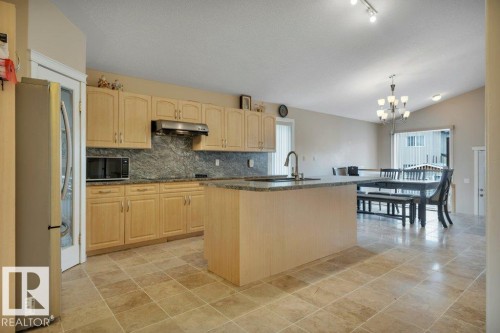 10632 180 Avenue, Edmonton, AB - Indoor Photo Showing Kitchen