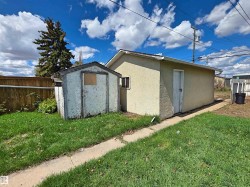 Yard featuring a shed & single detached garage - 