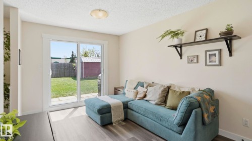 24 South Ram, Devon, AB - Indoor Photo Showing Living Room