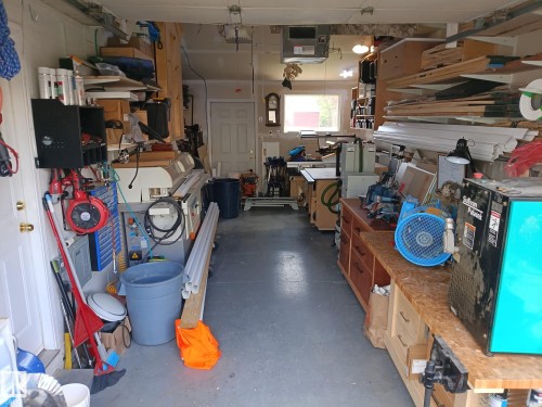 24 South Ram, Devon, AB - Indoor Photo Showing Garage