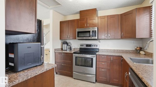 24 South Ram, Devon, AB - Indoor Photo Showing Kitchen