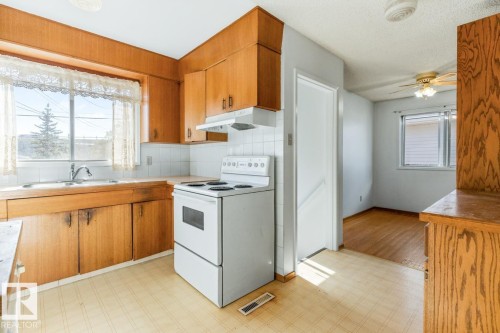 8507 52 Street, Edmonton, AB 