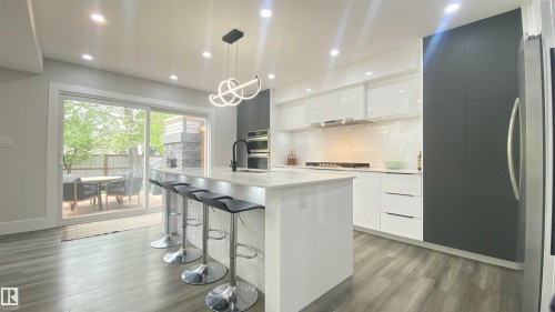 7604 181 Street, Edmonton, AB - Indoor Photo Showing Kitchen With Upgraded Kitchen