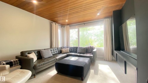 7604 181 Street, Edmonton, AB - Indoor Photo Showing Living Room