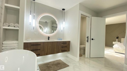 7604 181 Street, Edmonton, AB - Indoor Photo Showing Bathroom