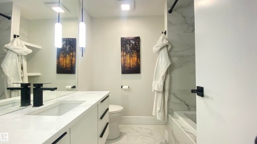 7604 181 Street, Edmonton, AB - Indoor Photo Showing Bathroom